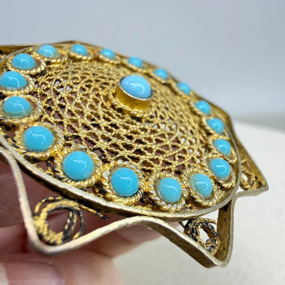 N/A intricate gold